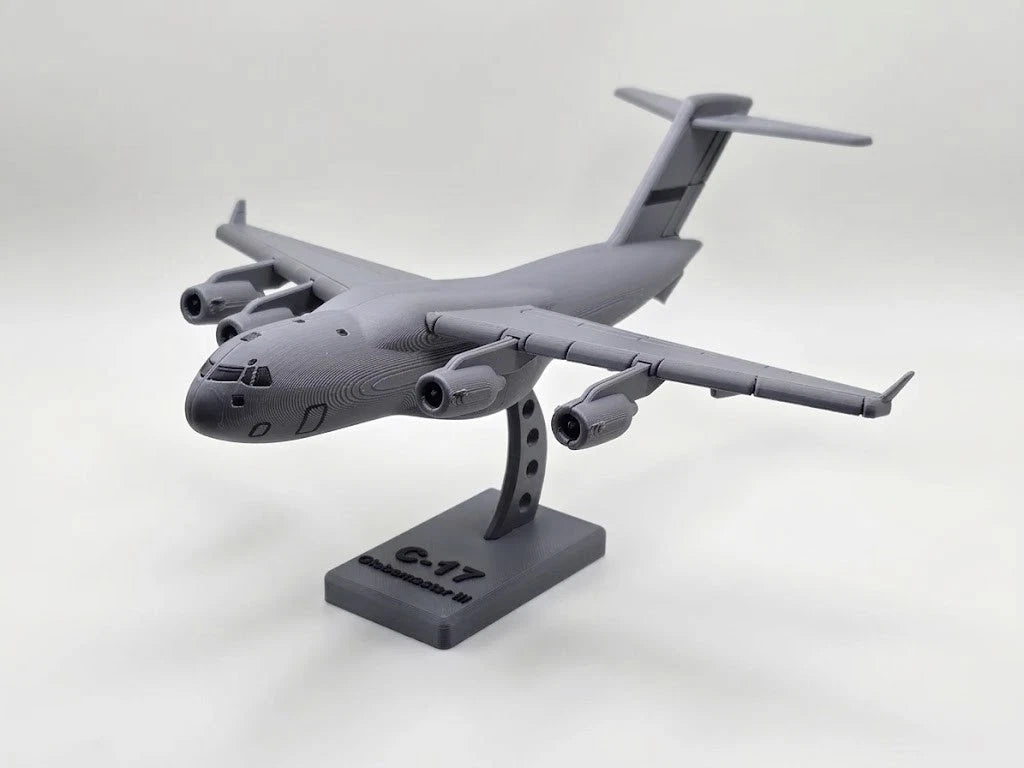 Boeing C-17 Globemaster III - Model Aeroplane with Stand - Ready Built