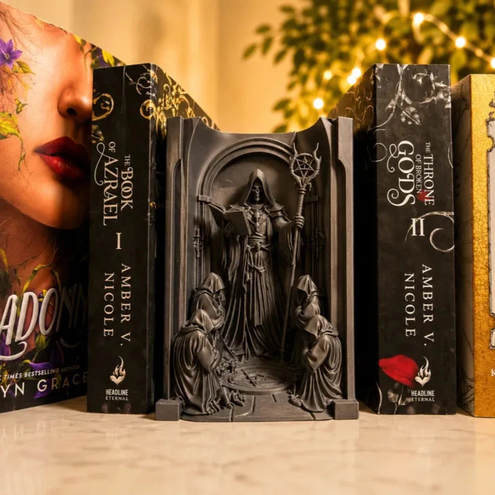 Skull Wizard Book nook - Perfect Gift for Book Readers - Home Decor